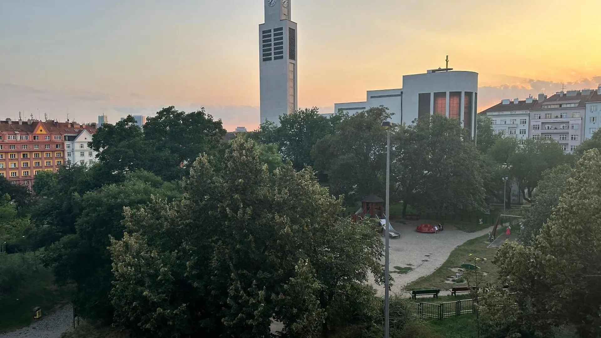 Sunny Modern Apartment With 2 Rooms With A View And Good Connections To The Centre Prague