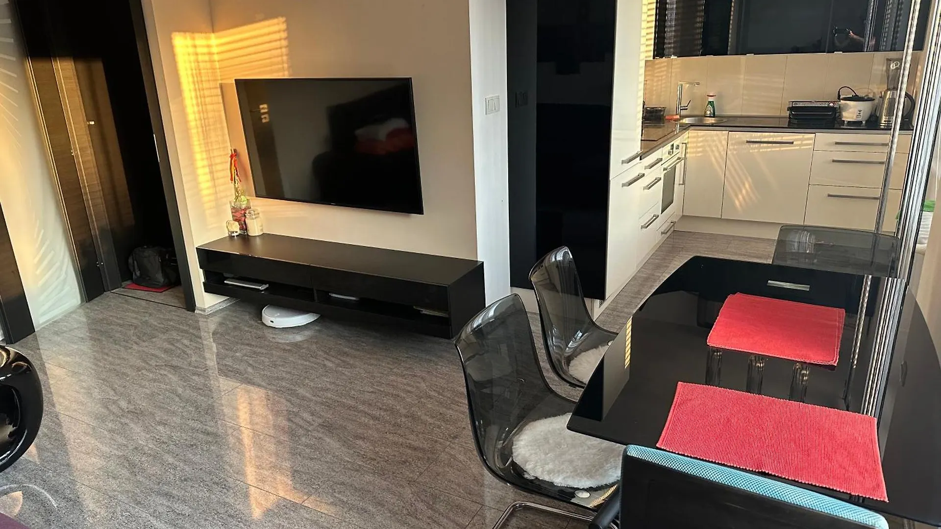 Sunny Modern Apartment With 2 Rooms With A View And Good Connections To The Centre Prag